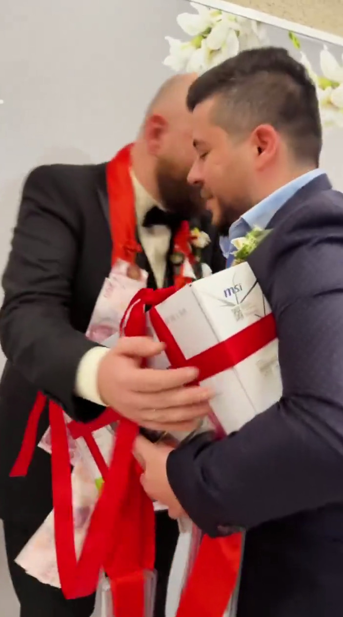 土耳其男子送显卡内存当结婚礼物，硬核贺礼引网友热议