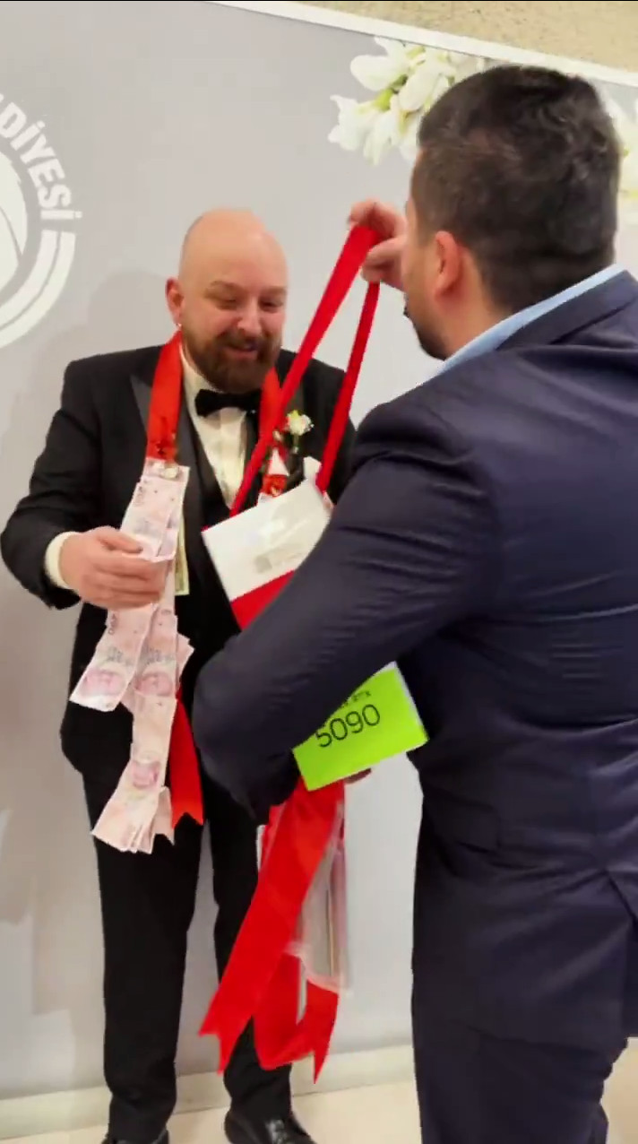 土耳其男子送显卡内存当结婚礼物，硬核贺礼引网友热议