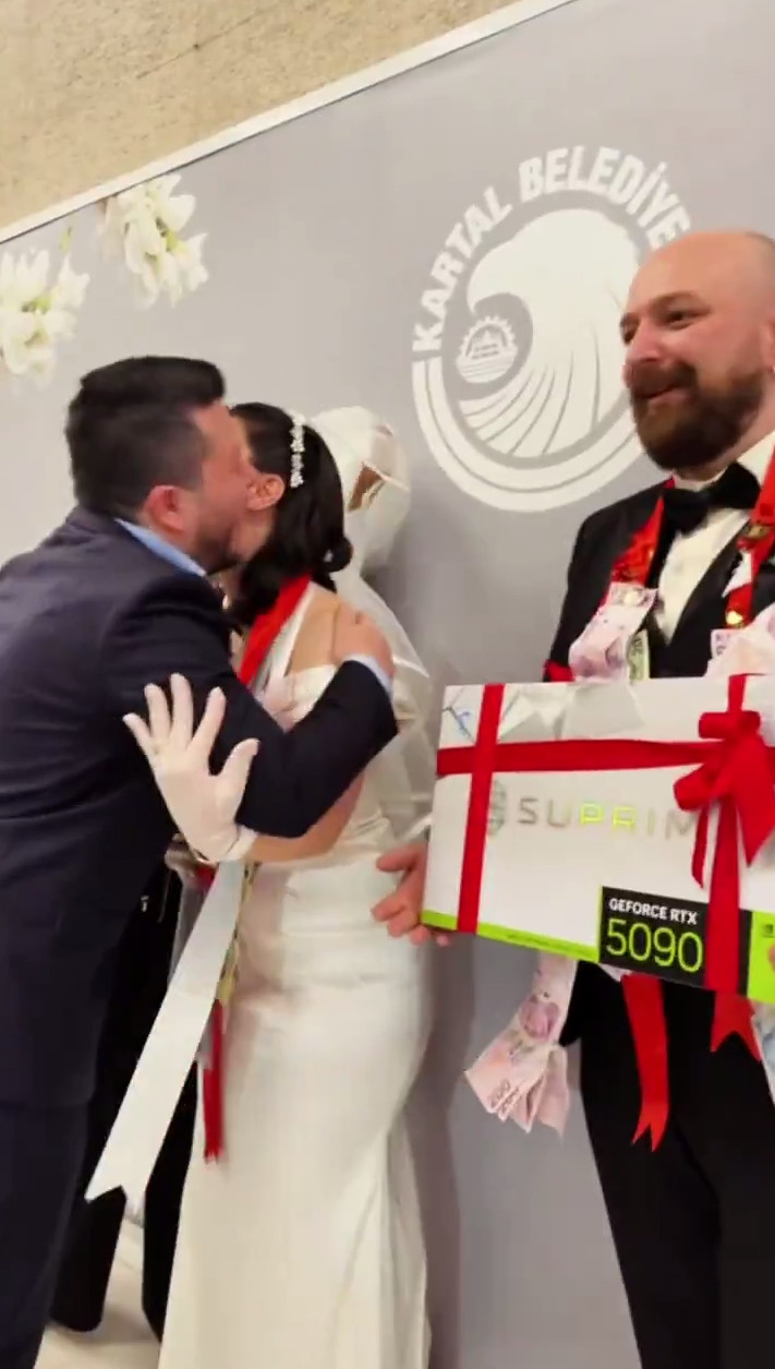 土耳其男子送显卡内存当结婚礼物，硬核贺礼引网友热议
