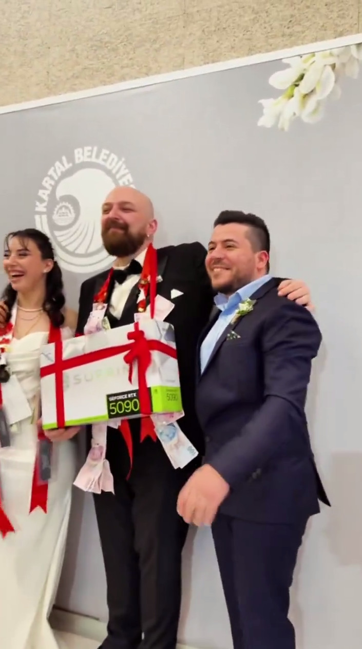 土耳其男子送显卡内存当结婚礼物，硬核贺礼引网友热议