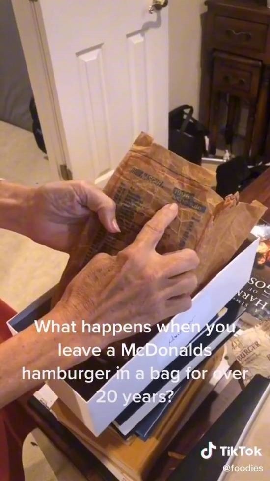 女子保存20多年麦当劳餐品未腐引发热议，原因竟是……