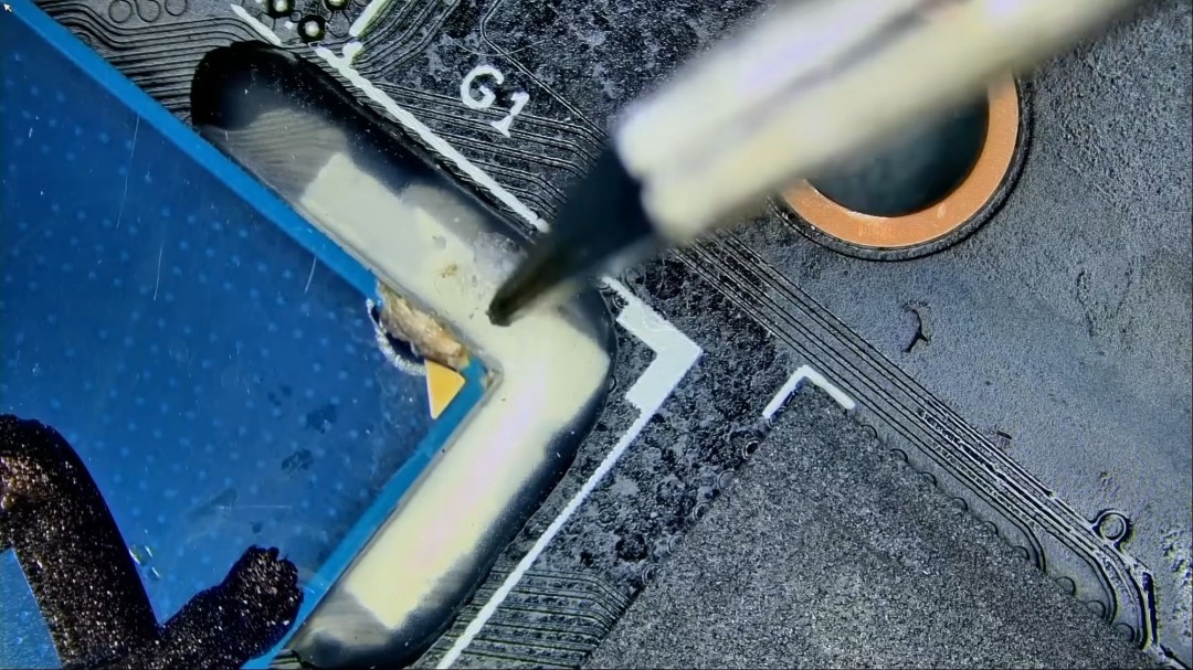 华硕RTX 5070显卡遭液态金属破坏，官方拒保敲响玩家警钟