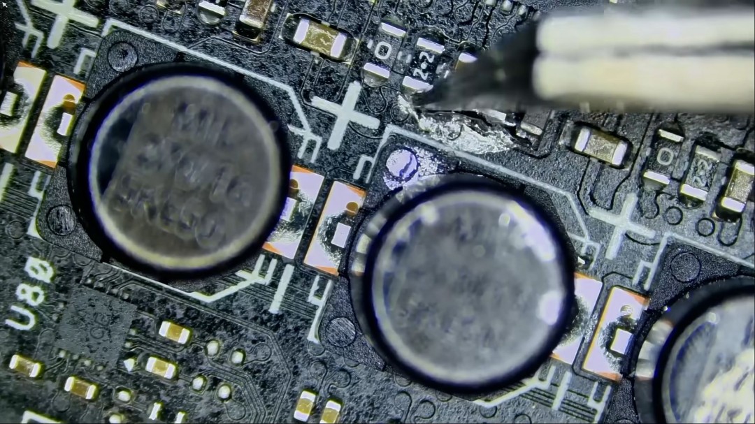 华硕RTX 5070显卡遭液态金属破坏，官方拒保敲响玩家警钟