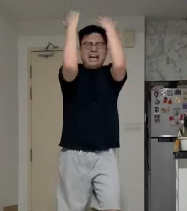 马来西亚玩家拆游戏王卡包，剪坏稀有超框神卡损失惨重