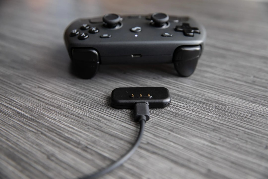 新版Steam控制器抢购火爆却有致命缺陷,充电引脚裸露易短路起火
