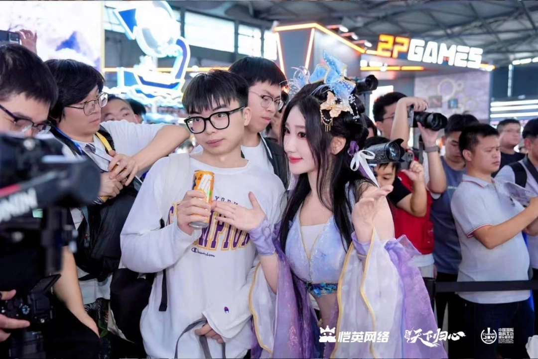 ChinaJoy恺英网络展台:传奇沙巴克城实景复刻,五年之约游园会