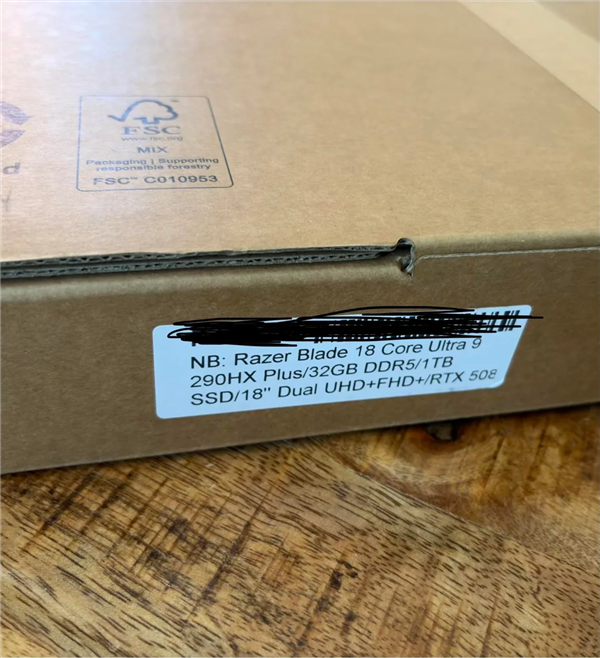 海外用户买雷蛇灵刃18游戏本,配置错升RTX 5090等
