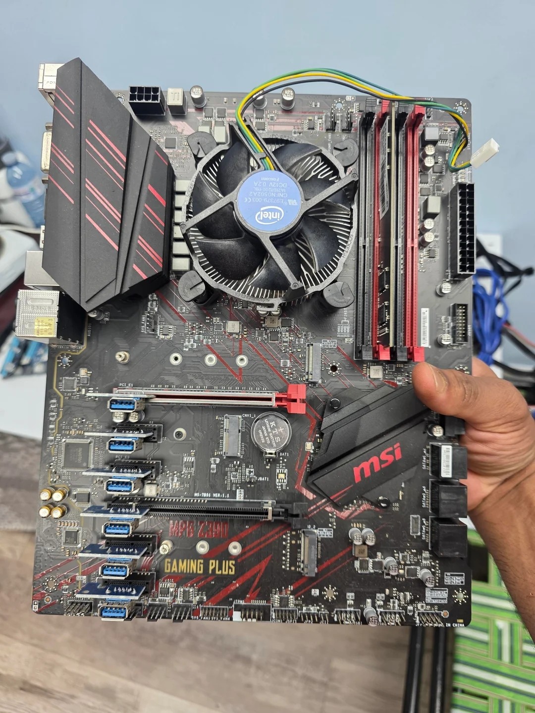 地下室捡漏废弃矿机 翻出12张成色超好的RTX3070显卡值2万多
