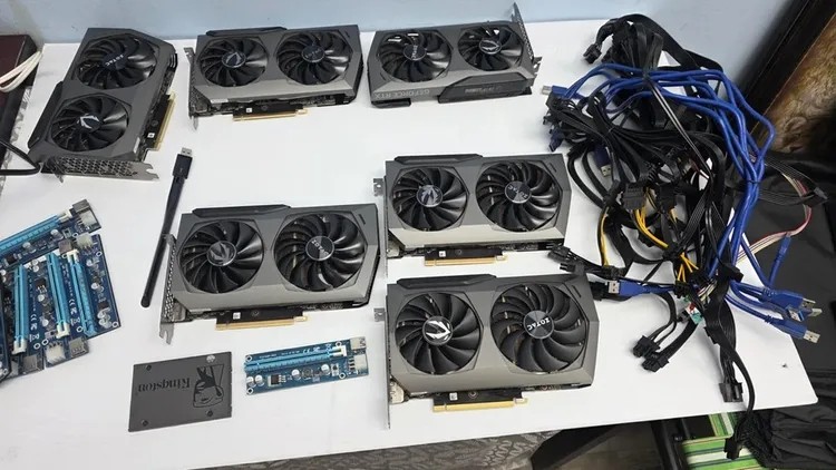 地下室捡漏废弃矿机 翻出12张成色超好的RTX3070显卡值2万多