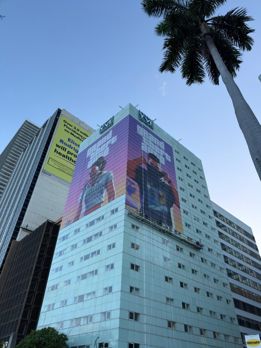 GTA6迈阿密实景广告曝光,黄鼠狼采访车现身街头
